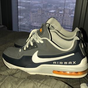 Nike Air Maxx 2011 - size 10.5